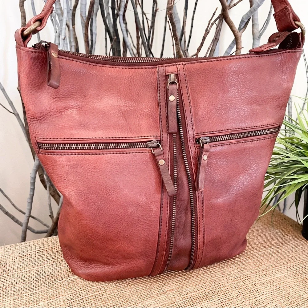 NorthStyle Pebble Leather Hobo Bag